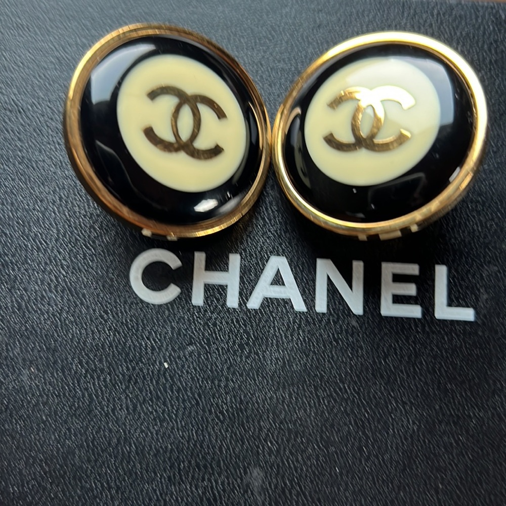 Chanel Clips - Picture 5 of 6